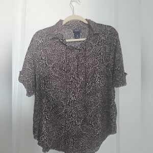 Daytrip Black and White Paisley Button-Down Shirt